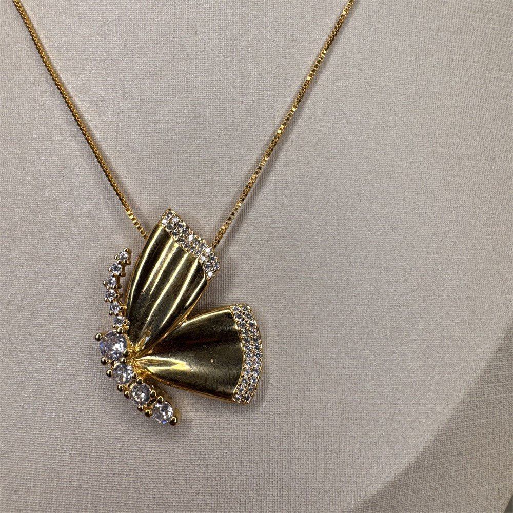 Colar Meia Borboleta Dourado