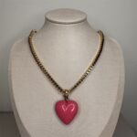 Colar Dourado Coração Resina Pink-1022999403