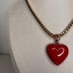 Colar Dourado Coração Resina Vermelho-438380656