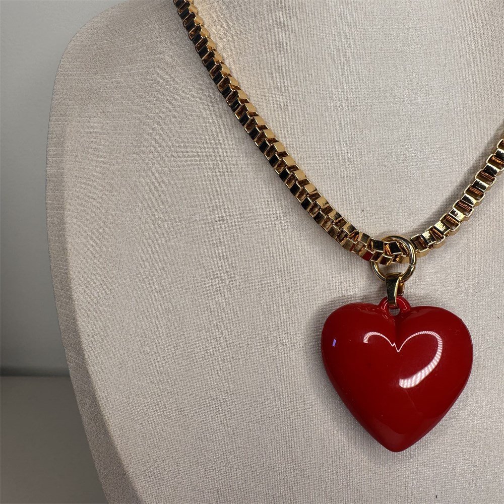 Colar Dourado Coração Resina Vermelho
