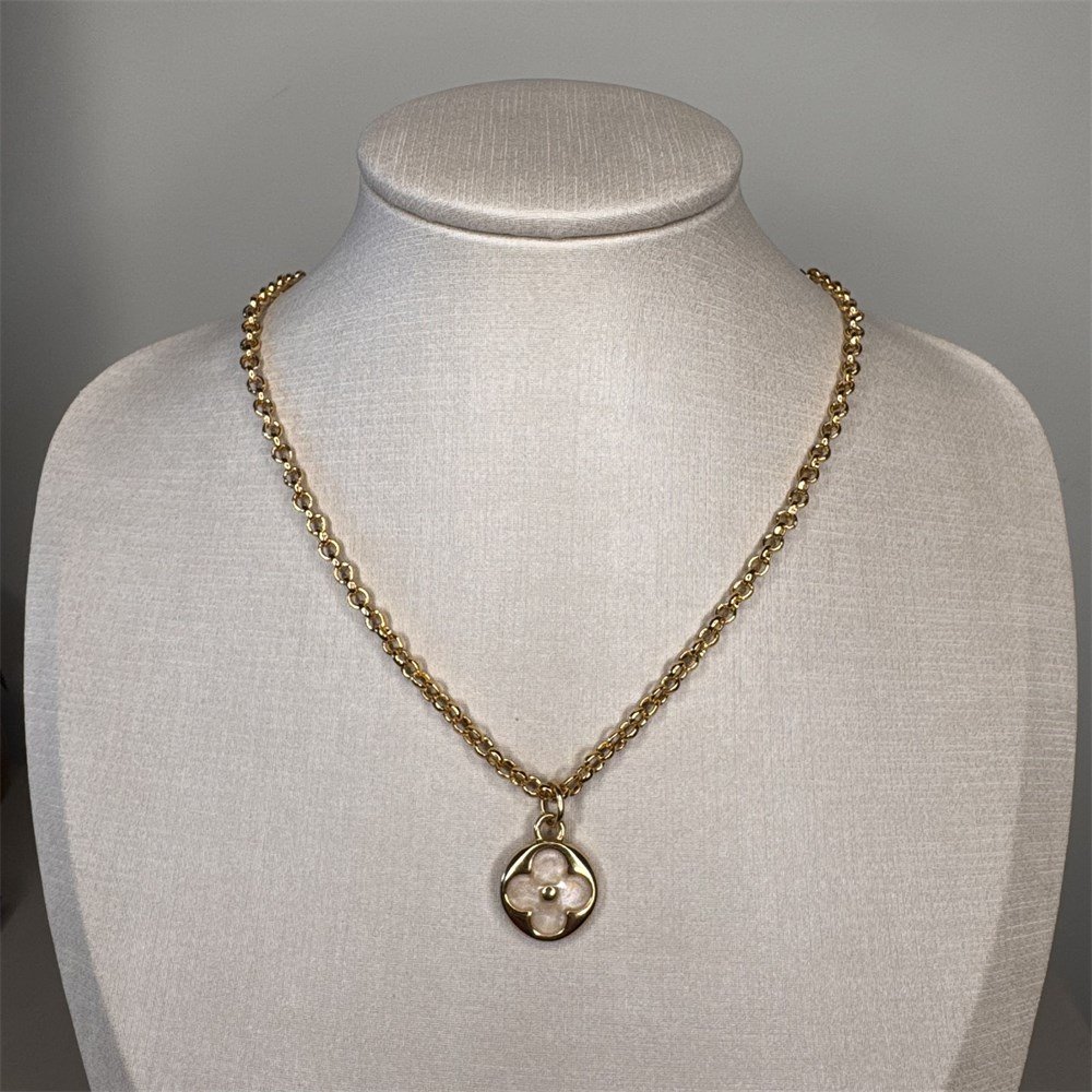 Colar Flor Redondo Pérola