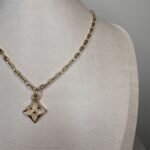 Colar Flor Losango Pérola