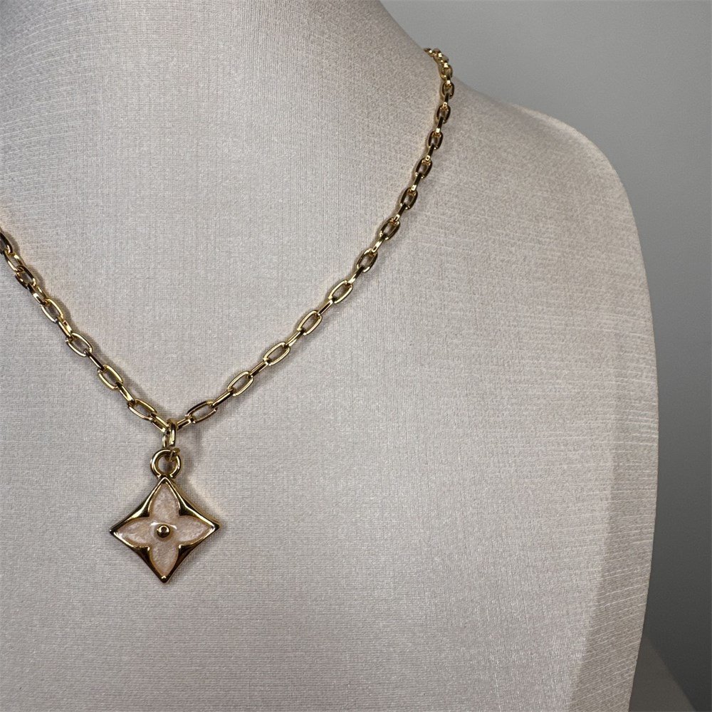 Colar Flor Losango Pérola